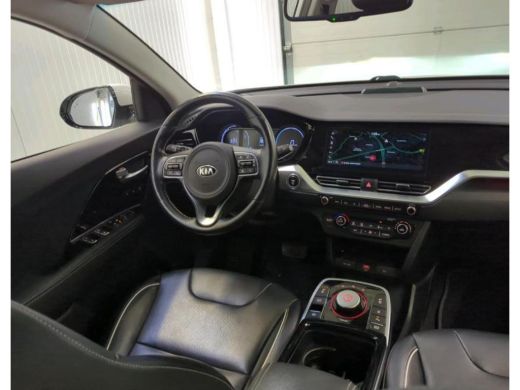 Kia e-Niro ExecutiveLine 64 kWh / Trekhaak / Leder / Xenon / Navigatie / Pdc+Camera / Apk 11-2026 ActivLease financial lease