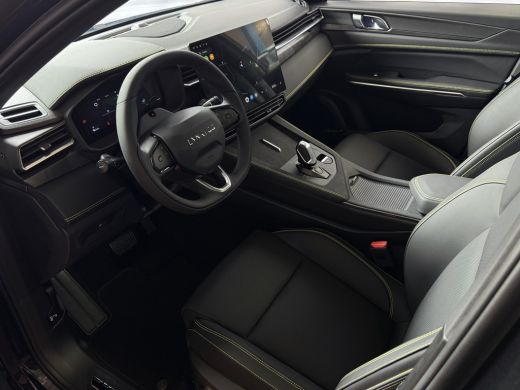 Lynk & Co 01 MORE 276PK 4 CYL NW MODEL FULL BLACK HARMAN KARDON LEDER PANO. 15'4 INCH NAVI 360.CAM 20''LMV ELE... ActivLease financial lease