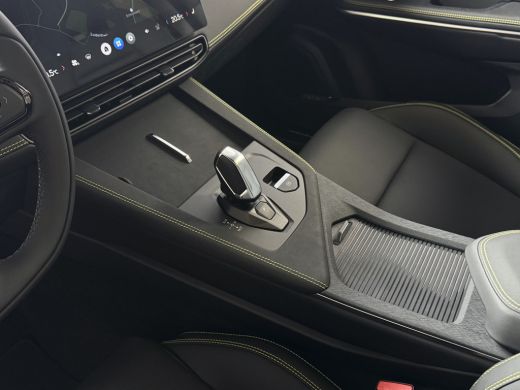 Lynk & Co 01 MORE 276PK 4 CYL NW MODEL FULL BLACK HARMAN KARDON LEDER PANO. 15'4 INCH NAVI 360.CAM 20''LMV ELE... ActivLease financial lease