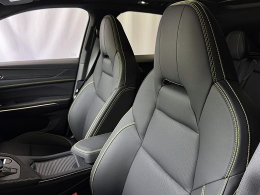 Lynk & Co 01 MORE 276PK 4 CYL NW MODEL FULL BLACK HARMAN KARDON LEDER PANO. 15'4 INCH NAVI 360.CAM 20''LMV ELE... ActivLease financial lease