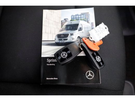 Mercedes-Benz Sprinter 314 CDI 143pk Bakwagen met laadklep en zijdeur L440 1026kg laadverm. 05-2022 ActivLease financial lease