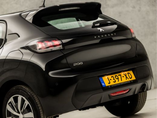 Peugeot 208 1.2 PureTech Sport Automaat (APPLE CARPLAY, GROOT NAVI, PARKEERSENSOREN, SPORTSTOELEN, LED KOPLAM... ActivLease financial lease