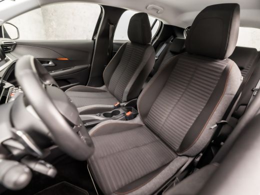 Peugeot 208 1.2 PureTech Sport Automaat (APPLE CARPLAY, GROOT NAVI, PARKEERSENSOREN, SPORTSTOELEN, LED KOPLAM... ActivLease financial lease