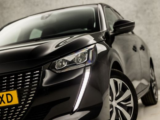 Peugeot 208 1.2 PureTech Sport Automaat (APPLE CARPLAY, GROOT NAVI, PARKEERSENSOREN, SPORTSTOELEN, LED KOPLAM... ActivLease financial lease