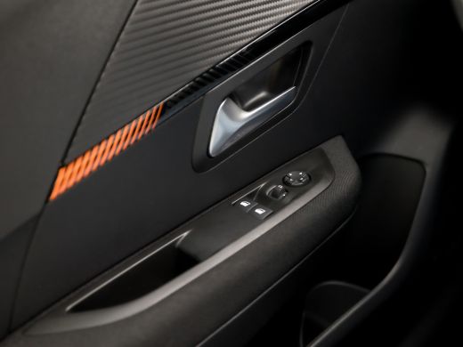 Peugeot 208 1.2 PureTech Sport Automaat (APPLE CARPLAY, GROOT NAVI, PARKEERSENSOREN, SPORTSTOELEN, LED KOPLAM... ActivLease financial lease