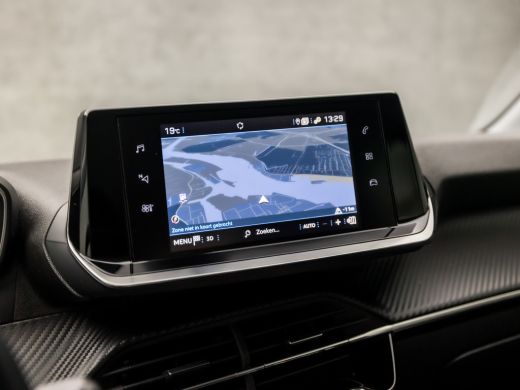 Peugeot 208 1.2 PureTech Sport Automaat (APPLE CARPLAY, GROOT NAVI, PARKEERSENSOREN, SPORTSTOELEN, LED KOPLAM... ActivLease financial lease