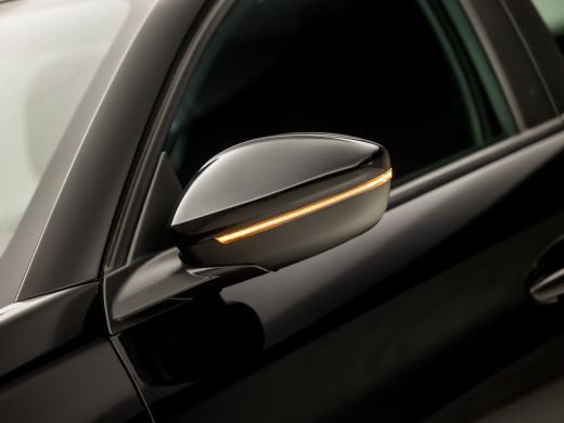 Peugeot 208 1.2 PureTech Sport Automaat (APPLE CARPLAY, GROOT NAVI, PARKEERSENSOREN, SPORTSTOELEN, LED KOPLAM... ActivLease financial lease