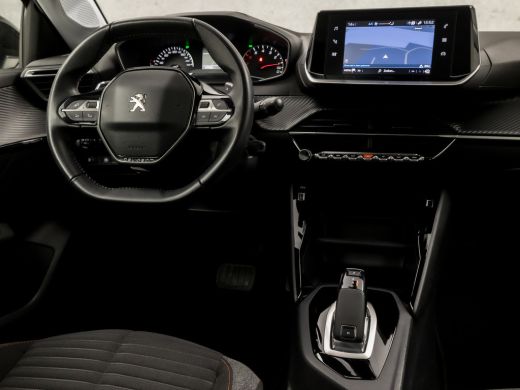 Peugeot 208 1.2 PureTech Sport Automaat (APPLE CARPLAY, GROOT NAVI, PARKEERSENSOREN, SPORTSTOELEN, LED KOPLAM... ActivLease financial lease