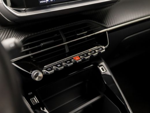 Peugeot 208 1.2 PureTech Sport Automaat (APPLE CARPLAY, GROOT NAVI, PARKEERSENSOREN, SPORTSTOELEN, LED KOPLAM... ActivLease financial lease