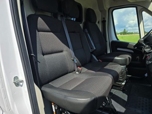 Peugeot Boxer 330 2.2 BlueHDi L2 H2 - 120 Pk - Euro 6 - Navi - ParkeerCamera - Airco - Cruise Control ActivLease financial lease