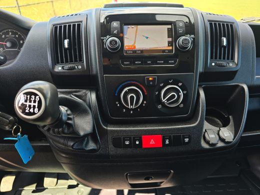 Peugeot Boxer 330 2.2 BlueHDi L2 H2 - 120 Pk - Euro 6 - Navi - ParkeerCamera - Airco - Cruise Control ActivLease financial lease