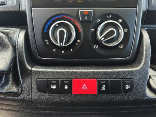 Peugeot Boxer 330 2.2 BlueHDi L2 H2 - 120 Pk - Euro 6 - Navi - ParkeerCamera - Airco - Cruise Control ActivLease financial lease