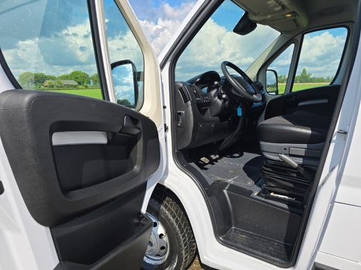 Peugeot Boxer 330 2.2 BlueHDi L2 H2 - 120 Pk - Euro 6 - Navi - ParkeerCamera - Airco - Cruise Control ActivLease financial lease