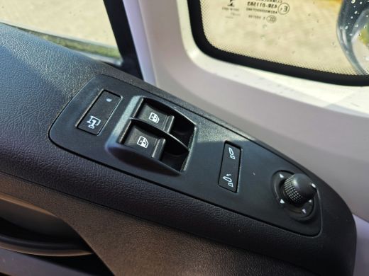 Peugeot Boxer 330 2.2 BlueHDi L2 H2 - 120 Pk - Euro 6 - Navi - ParkeerCamera - Airco - Cruise Control ActivLease financial lease