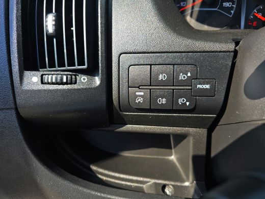 Peugeot Boxer 330 2.2 BlueHDi L2 H2 - 120 Pk - Euro 6 - Navi - ParkeerCamera - Airco - Cruise Control ActivLease financial lease