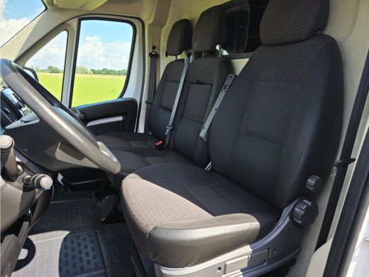Peugeot Boxer 330 2.2 BlueHDi L2 H2 - 120 Pk - Euro 6 - Navi - ParkeerCamera - Airco - Cruise Control ActivLease financial lease