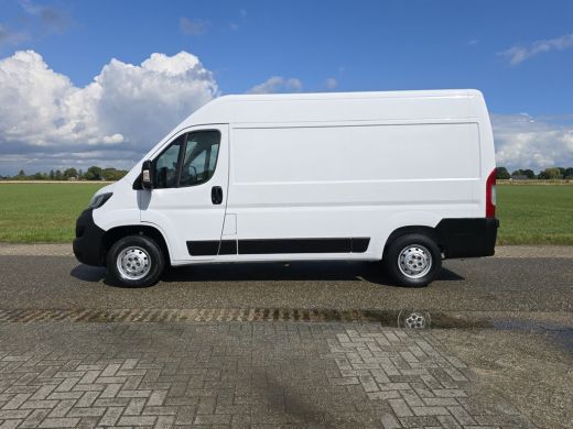 Peugeot Boxer 330 2.2 BlueHDi L2 H2 - 120 Pk - Euro 6 - Navi - ParkeerCamera - Airco - Cruise Control ActivLease financial lease