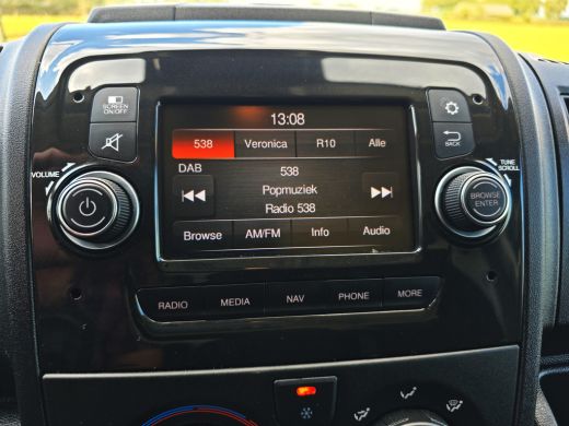 Peugeot Boxer 330 2.2 BlueHDi L2 H2 - 120 Pk - Euro 6 - Navi - ParkeerCamera - Airco - Cruise Control ActivLease financial lease