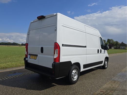 Peugeot Boxer 330 2.2 BlueHDi L2 H2 - 120 Pk - Euro 6 - Navi - ParkeerCamera - Airco - Cruise Control ActivLease financial lease