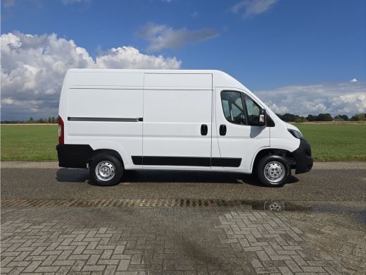 Peugeot Boxer 330 2.2 BlueHDi L2 H2 - 120 Pk - Euro 6 - Navi - ParkeerCamera - Airco - Cruise Control ActivLease financial lease