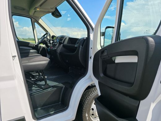 Peugeot Boxer 330 2.2 BlueHDi L2 H2 - 120 Pk - Euro 6 - Navi - ParkeerCamera - Airco - Cruise Control ActivLease financial lease