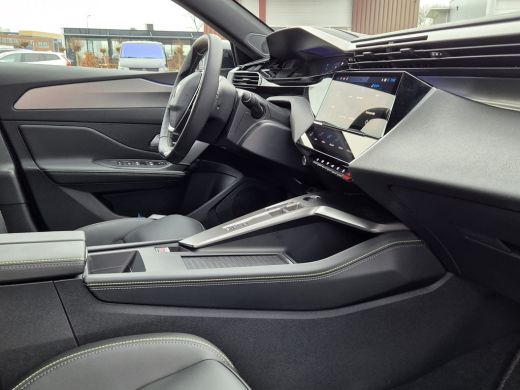 Peugeot e-308 e-308 54kWh | GT | Alcantara bekleding | Verwarmbare voorstelen met massage functie | Camera V + ... ActivLease financial lease