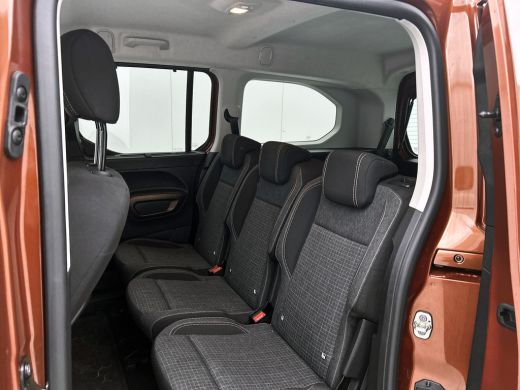 Peugeot Rifter 1.2 131PK Automaat GT 7pers. * Distributie vv.bij 95Dkm * / Trekhaak / Airco-ecc. / Pdc+Camera / ... ActivLease financial lease