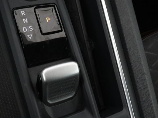 Seat Leon 1.4 e-Hybrid FR | Trekhaak | Stoelverwarming | Camera | Adaptive cruise | Carplay | Navigatie | F... ActivLease financial lease