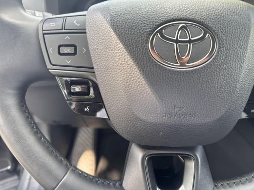 Toyota C-HR 1.8 Hybrid 140 Dynamic Ultimate | 06-10141018 Voor meer informatie ActivLease financial lease