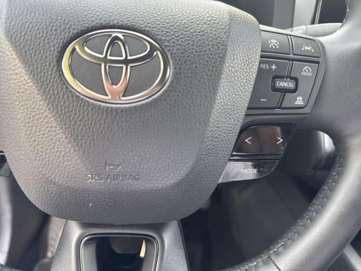 Toyota C-HR 1.8 Hybrid 140 Dynamic Ultimate | 06-10141018 Voor meer informatie ActivLease financial lease