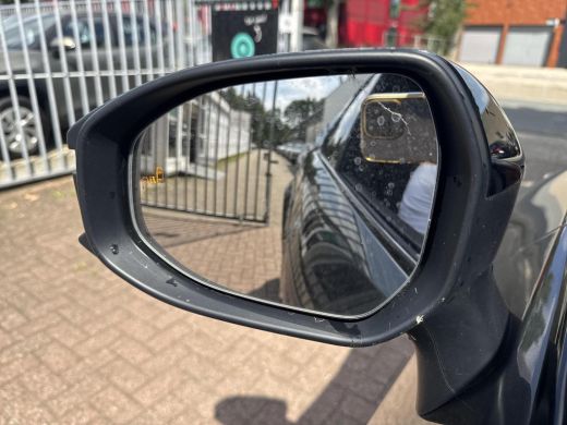 Toyota C-HR 1.8 Hybrid 140 Dynamic Ultimate | 06-10141018 Voor meer informatie ActivLease financial lease