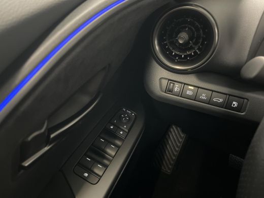 Toyota C-HR 2.0 Plug-in Hybrid 220 Black Edition ActivLease financial lease