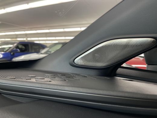 Toyota C-HR 2.0 Plug-in Hybrid 220 Black Edition ActivLease financial lease