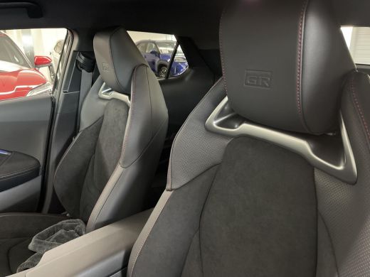 Toyota C-HR 2.0 Plug-in Hybrid 220 Black Edition ActivLease financial lease