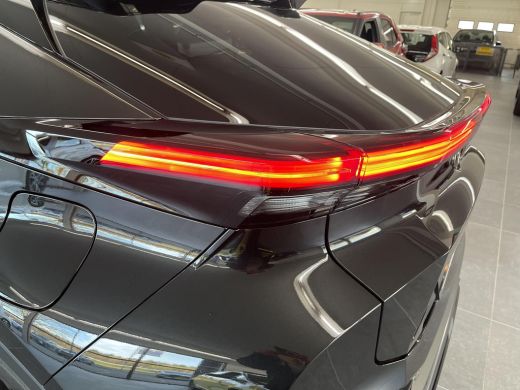 Toyota C-HR 2.0 Plug-in Hybrid 220 Black Edition ActivLease financial lease