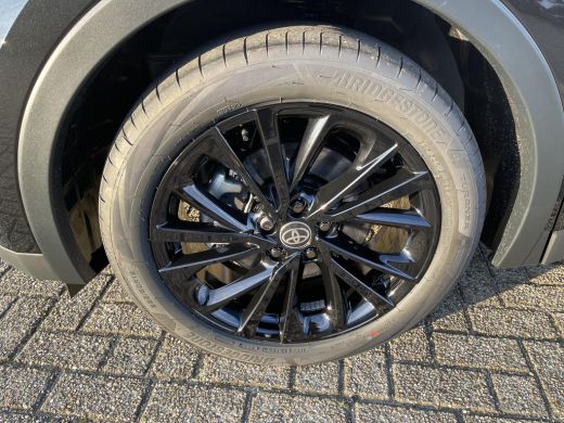 Toyota C-HR 2.0 Plug-in Hybrid 220 Black Edition ActivLease financial lease