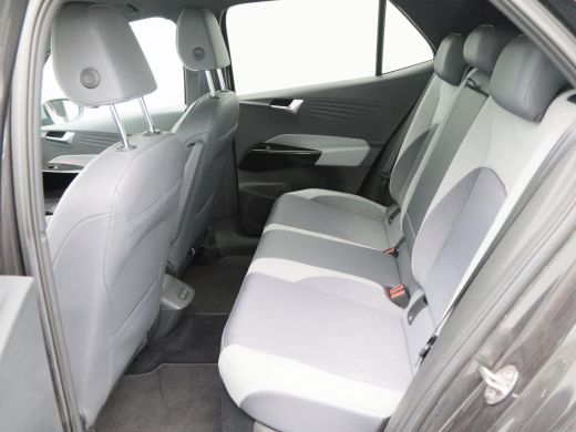 Volkswagen ID.3 First Plus 58 kWh | Adaptive Cruise | Stoelverwarming | CarPlay | Navigatie | Camera | 19 Inch | ... ActivLease financial lease