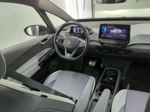 Volkswagen ID.3 First Plus 58 kWh / Trekhaak / Pdc.+Camera / Airco-ecc./ Navigatie / Xenon / Stoelverwarming / Ap... ActivLease financial lease
