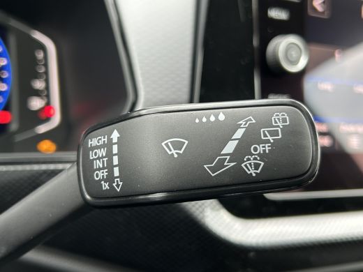 Volkswagen T-Cross Life Edition | 'App-Connect' draadloze smartphone integratie | Achterlichten LED | Afstandscontro... ActivLease financial lease