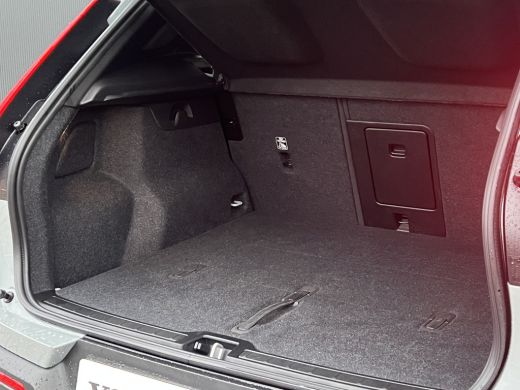 Volvo  XC40 2.0 B4 Plus Dark | Trekhaak | Elektrische stoelen | Stoel en stuurwielverwarming | Adaptieve Crui... ActivLease financial lease