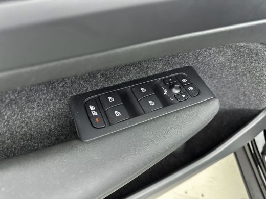 Volvo  XC40 Recharge Plus Dark | Trekhaak | BLIS | Stoel + Stuurverwarming | Keyless Entry - Start | Elektris... ActivLease financial lease