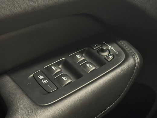 Volvo  XC60 T6 Plug-in hybrid AWD Ultra Dark | Achterbank verwarmd | Achteruitrijcamera | Apple Carplay/Andro... ActivLease financial lease