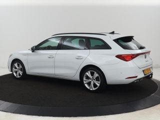 Seat Leon 1.4 e-Hybrid FR | Trekhaak | Stoelverwarming | Camera | Adaptive cruise | Carplay | Navigatie | F...