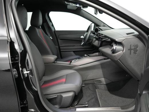 Alfa Romeo Junior Elettrica Speciale Automaat ActivLease financial lease