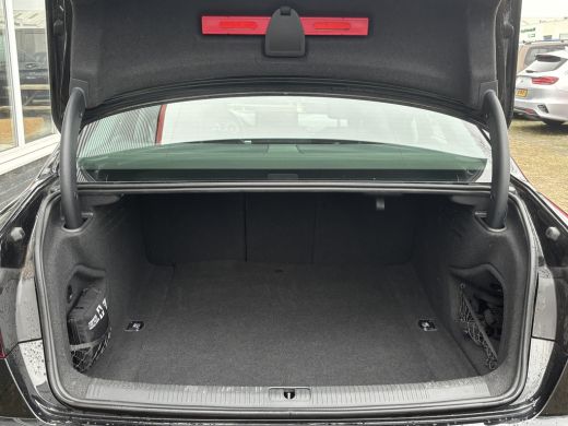 Audi A4 Limousine 35 TFSI Advanced Edition | Vitrual Cockpit | Parkeersensoren | Apple Carplay | Cruise ActivLease financial lease