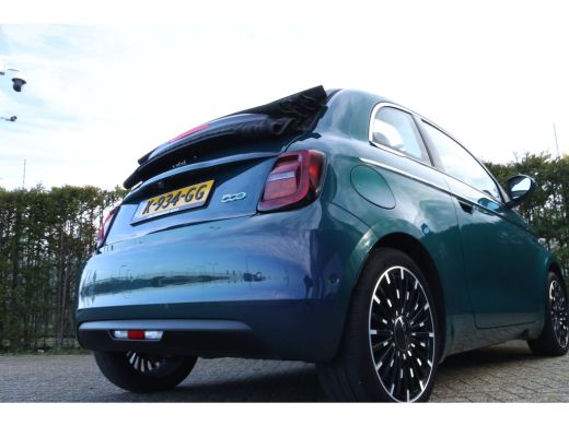 Fiat 500C La Prima 42 kWh | Adapt. Cruise | Stoelverwarming | Camera | Navi | Leder | Keyless | Carplay | L... ActivLease financial lease