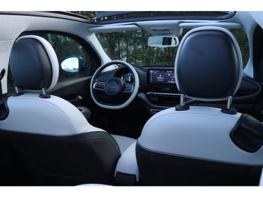 Fiat 500C La Prima 42 kWh | Adapt. Cruise | Stoelverwarming | Camera | Navi | Leder | Keyless | Carplay | L... ActivLease financial lease