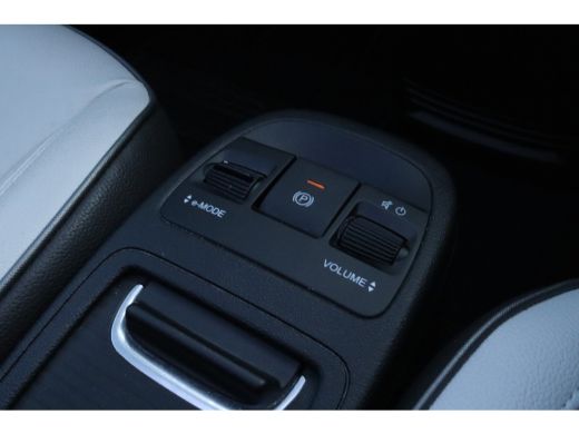 Fiat 500C La Prima 42 kWh | Adapt. Cruise | Stoelverwarming | Camera | Navi | Leder | Keyless | Carplay | L... ActivLease financial lease