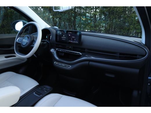 Fiat 500C La Prima 42 kWh | Adapt. Cruise | Stoelverwarming | Camera | Navi | Leder | Keyless | Carplay | L... ActivLease financial lease