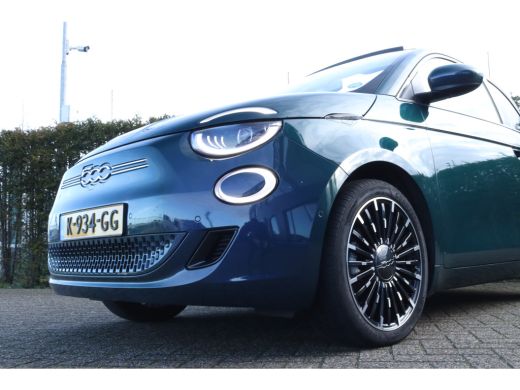 Fiat 500C La Prima 42 kWh | Adapt. Cruise | Stoelverwarming | Camera | Navi | Leder | Keyless | Carplay | L... ActivLease financial lease